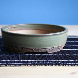 Runde Schale grün, unten braun abgesetzt